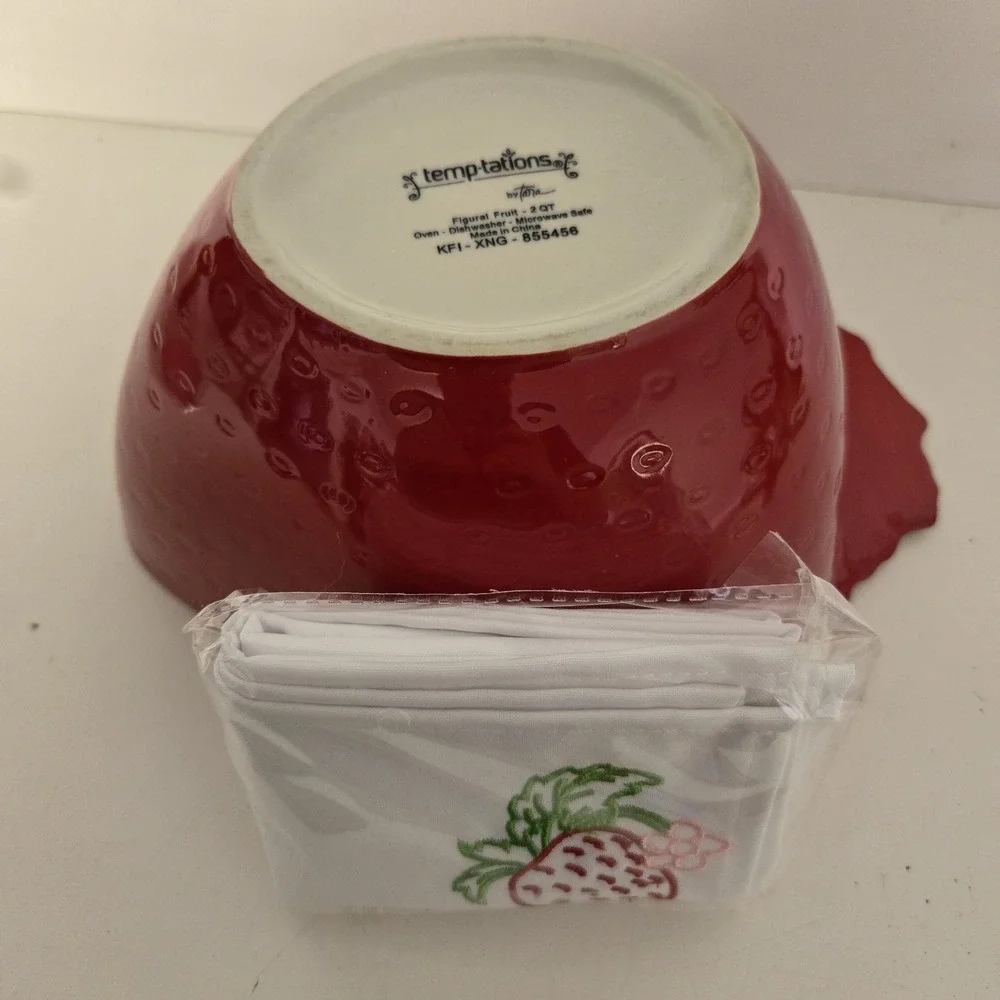 Temptations Tara 2 Qt Red Figural Strawberry Bowl 855456 w/ Embroidered‎ Napkin